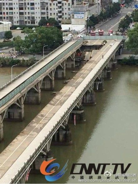 坍塌大橋 圖片來自網(wǎng)絡(luò) 坍塌大橋 圖片來自網(wǎng)絡(luò)