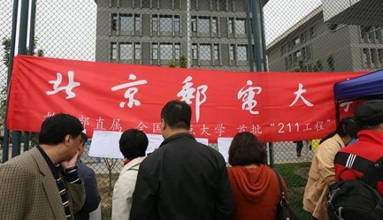 　北京郵電大學相關領導表示，對于碩士生涉嫌抄襲論文一事確認以后將按照要求處理。