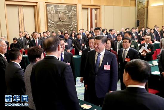 習近平參加上海代表團審議。新華社記者 王曄 攝